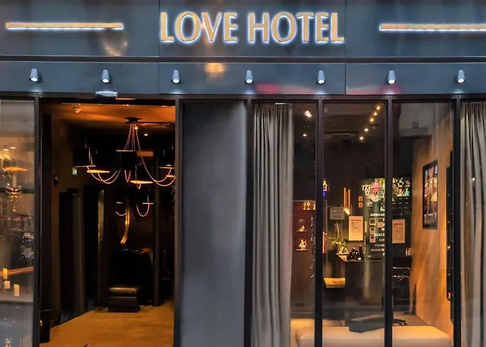 Love Hotel Avec Nuit Insolite Au Dandy Et Jacuzzi Privatise (Adults Only)